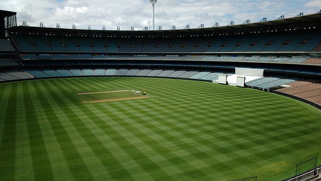 小科普：杨瀚森两次换下开拓者被打出10-0和13-0，最后输23分