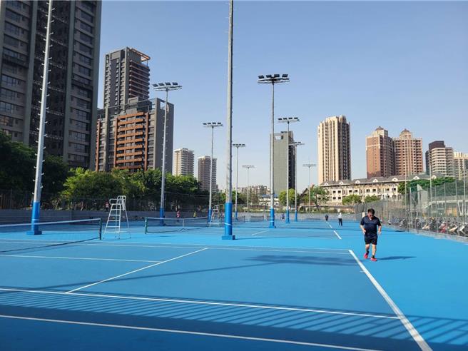 曼联第一季度总营收为1.403亿英镑，较去年同期有所下降